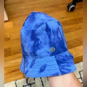 Lululemon Reversible Blue Tie-Dye  Bucket Hat